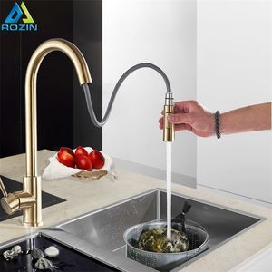 Robinet de cuisine en or brossé mitigeur d'évier extractible bec pivotant robinet d'évier pulvérisateur de jet de cuisine robinet d'eau chaude et froide T200423