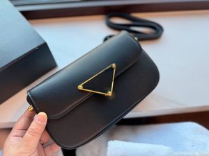 Gebürstetes Leder Femme Bag Handtaschen Rechteckige Umhängetasche mit Klappe Designer Magnetverschluss Umhängetasche Nylon-Druckfutter Luxus-Einkaufstasche