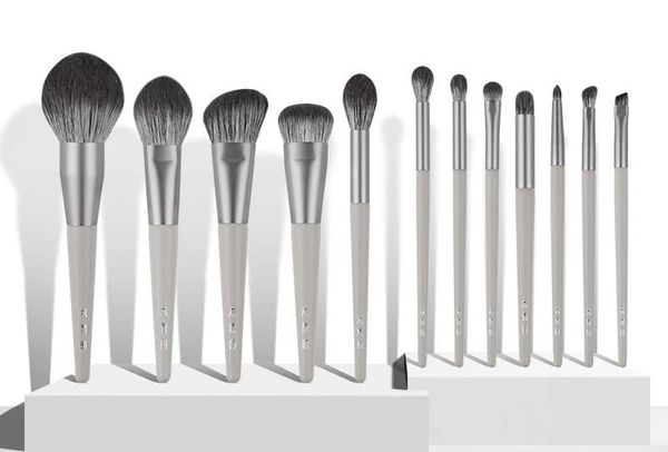 Brosses 12pcs / Set Synthetic Hair Makeup Brushes Set Powder Buffing Feed Shadow Everbow Mélanger Brosse Fondation