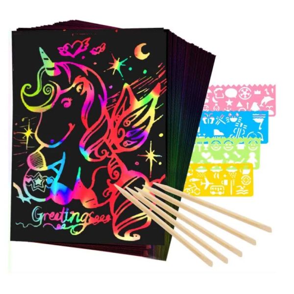 Brosses 50 pièces A4 Rainbow Magic Scratch Paper Artist Kit pour les enfants Black Scratch Off Art Crafts Notes Boards Feuille