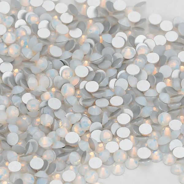 Pinceaux de haute qualité SS3SS34 Opal blanc Flatback Verre Colle sur strass Nonhotfix Pierres de cristal pour Nail Art Vêtement Tissu Décor