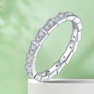 Bu ringen gepersonaliseerde ontwerp ring sieraden sense sense creatief mechanisch slang meisje arrangement precisie mosang steen 50 punten