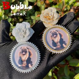 Bubble Letter Custom Po Ketting voor Vrouwen Gepersonaliseerde Foto Hanger Rose Flower Bail Iced Out Charm Hip Hop Sieraden 240323