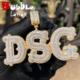 Bubble Letter Baguette Pendant micro pavé CZ Iced Out Charms Collier de nom personnalisé Jijourie hip hop mode 240415