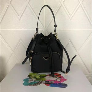 Embet Bag Damesontwerper Nylon Handtas Mini Tote Small Luxurys Schouder Crossbody Bags Ladies Nano Portes271i