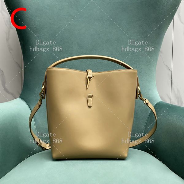 Bolsas de cubo de cuero de piel de becerro que hace un espejo 10a 1: 1 Bolsos de lujo de diseño Bolso de la moda Bolso de hombro Bag Mujer Pequeño con caja de regalo Wy076