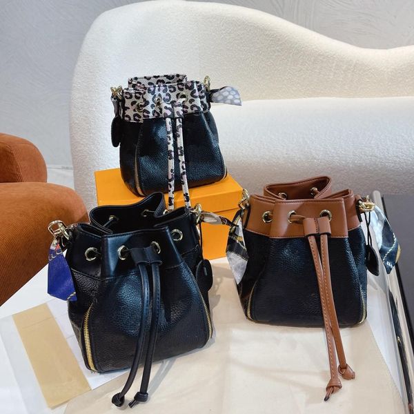 diseñador de bolsos de cubo Carteras de mujer Tote Pañuelo de seda con cordón Letras Cubo floral simple Paquete de iana Bolsos Cadena Bolsos de hombro negros Bloqueo de cámara Relieve