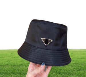 Bucket Hat Pet Designer Sterren met hetzelfde Casual uitje Flattop Hoeden met kleine rand Wild Triangle Standaard Ins Wastafeldop1280977
