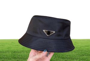 Bucket Hat Pet Designer Sterren met hetzelfde Casual uitje Flattop Hoeden met kleine rand Wild Triangle Standaard Ins Wastafeldop7602319