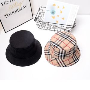 chapeau de godet concepteurs à plaid rayés classiques chapeaux de luxe Sunshade Men and Women Elegant Charm Fashion Trend Casual Four Seasons Gift Summer Hat