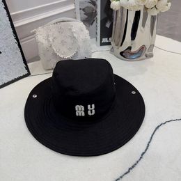 Hat de seau Designer Bons pour hommes Bons pour hommes Chapeau à largeur à bords alphabet Coton décontracté très belle.