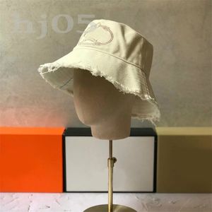 Emmer hoed moderne creatieve luxe cap valentijn sagentje stijl herdenkingsgeschenken cappello outdoor camping mode gerafeld brim designer hoed voor dames pj052 c23