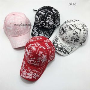 Cap de baseball Nouvelle lettre personnalisée Baseball incurvé Street Hip Hop pour les hommes et les femmes Travel Suncreen Duck Tongue Duck Tongue 2023