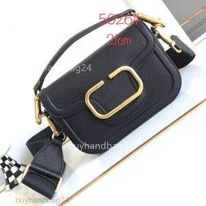 Buckle Bags Woman Valens Designer Riem Vlogoo High Bag End Magnetic Saddle Fashion 2024 veelzijdige brede brede enkele schouder gepaarde draagbare klep a17i