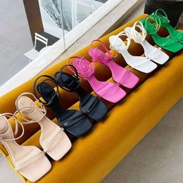 Buckle sandalen vrouwen strap square teen vreemde stijl schoenen dames mode ontworpen zomer buiten dunne hak pums schoen e080
