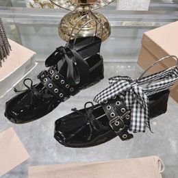 Buckle riemen flats modemerk vrouwen echte lederen ronde teen bowtie decor loafers ontwerper lady lente herfst single schoenen