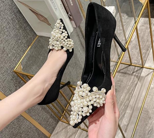 Boucle Femmes Accessoires Perle Suede robes Chaussures Black High Heels Designer Part Prom Stietto Party Bureau de mariage Pumps Sneaker 27964