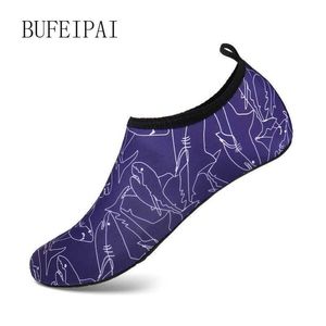 Bufeipai Womens and Mens Water Shoes Quick-Dry Aqua Socks descalzo para la playa al aire libre Nadar Surf Surf Yoga Ejercicio X0728