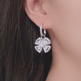 BUIGARI Boucles d'oreilles pendantes design de série d'herbe à quatre feuilles pour femme diamant en argent sterling cadeau d'anniversaire de luxe de mode de qualité supérieure 053