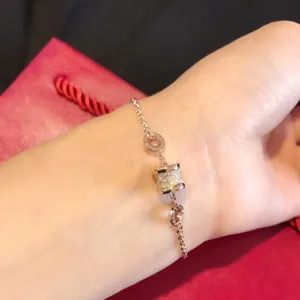 BUIGARI infinity bracelet série designer bracelet unique pour femme plus haut compteur Matériaux avancés plaqué or 18 carats mode luxe cadeau exquis 055