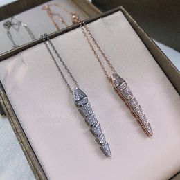 BUIGARI Snake bone série collier de designer pour femme diamant plaqué or 18 carats reproductions officielles mode cadeau d'anniversaire de luxe 032