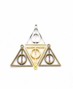 Bulk 120pcslot vintage driehoek charmes hanger driehoek Deathly Hallows Wizzar Charms Diy Bevindingen 3132 mm 4 kleuren2174055