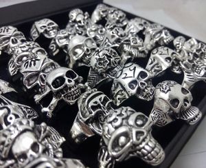 Lots en vrac 100pcs hommes Skull Rings 2020 Nouveau motard gothique punk cool anneaux de mode entiers bijoux LOT9886527