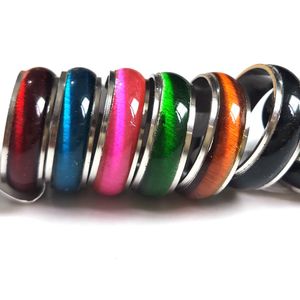 Lotes a granel 100 piezas mezcladas para hombres y mujeres banda colorida ojo de gato anillos de acero inoxidable ancho 7 mm tamaños de banda surtidos joyería de moda al por mayor