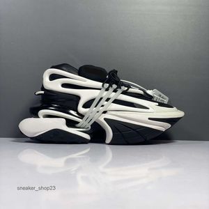 Bullet Balmaim Designer Zapatos de aumento Sneaker Construido Unicornio Nave espacial 2024 Moda invisible para hombre Alta calidad en zapatillas de deporte New Space Aircraft Nariz C0AJ