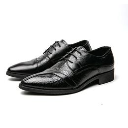 Zapatos de vestir Bullock para hombre, zapatos de lujo en relieve italianos Oxford a la moda con punta de ala, vestido de oficina para boda informal de gran tamaño para todos los días