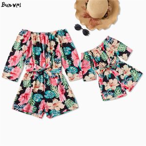 Bunvel Summer Boho Beach Mama en Me Clothes Playsuit Slash Hals Floral Print Rompertjes Jumpsuit Family Matching Kleding 2020 LJ201111