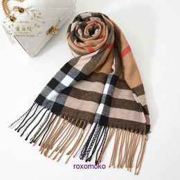 Bur home Boutique pluche sjaal te koop 2023 herfst en winter nieuwe herensjaal warme imitatie kasjmier geruite nek Britse kleuraanpassing