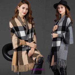 Bur home Boutique pluche sjaal te koop Cape-stijl sjaal kwastje damesmode kleurafstemming herfst en winter nieuwe geruite gebreide trui vest
