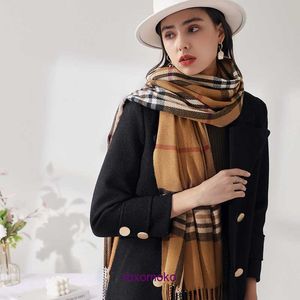 Bufanda de felpa Bur home Boutique a la venta Recto otoño e invierno nuevo para chales cálidos de mujer El color de cachemira de imitación coreano japonés puede ser