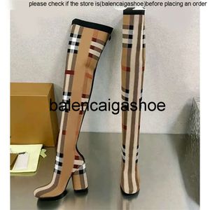 burberyy Kwaliteit Laarzen Dames hoge laarzen Wintermode Knielaarzen Ronde Neus Plaid Casual Etnische Stijl Jas Schoenen