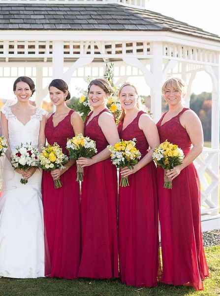 Bourgogne 2017 robes de demoiselle d'honneur en mousseline de soie col en V corsage en dentelle, plus la taille dos nu flux pas cher moins de 100 longues robes de jardin de demoiselle d'honneur