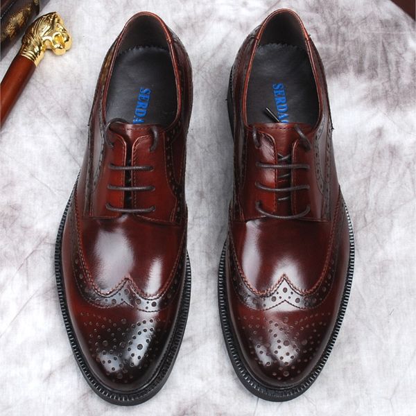Borgoña Negro Cuero Genuino Hombres Brogue Zapatos Elegantes Zapatos de Diseñador Con Estilo Para Hombres Con Cordones Nuevos Zapatos de Cuero Casuales Británicos