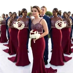 Robes de demoiselle d'honneur bordeaux robes de bal 2020 appliques ceintures de cristal spaghetti bretelles satin robe d'invité de mariage robes de soirée longues