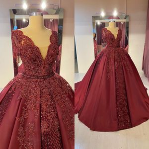 Bourgogne Luxueux Dentelle Perlée Quinceanera Robes De Bal Profonde Col En V Tulle Robe De Bal Soirée Sweet 16 Robe ZJ197