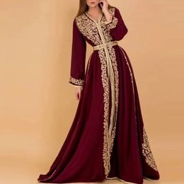 Bourgondische Marokkaanse Kaftan Gold Appliques Islamitische avondjurken Lange mouwen Mode V-Neck Arabische prom Gelegenheidsjurken