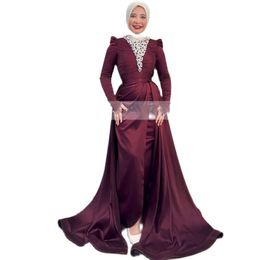 Robes de soirée musulmanes bordeaux avec train détachable col haut manches longues plis perles perles robe de soirée hijab