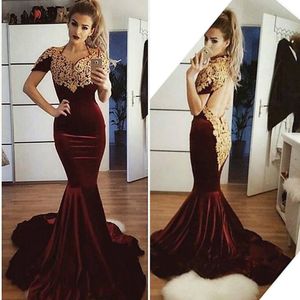 Robe de bal dos nu sexy bordeaux avec des appliques de dentelle dorée chérie à manches courtes robe de soirée de célébrité Dubaï velours sirène robe de soirée