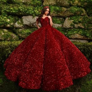 Bourgondië glanzende lieverd Quinceanera jurkt uit schoudergrens lovertjes kralen Kapel Trein Corset Prom Vestido de Debutante 15 Anos