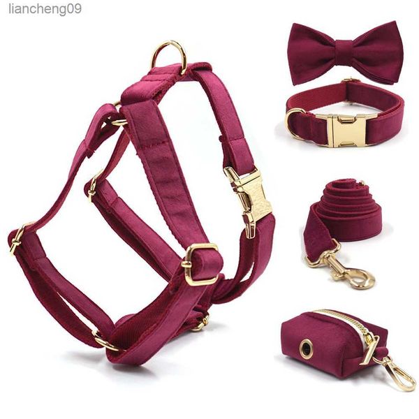 Collar de perro de terciopelo burdeos, hebilla de Metal gruesa personalizada, arnés para mascotas, pajarita, conjunto de correa con bolsa para caca, regalo de lujo para perro L230620