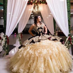 Bourgogne Velours Princesse Quinceanera Robes Chérie Sans Manches Longs Volants À Volants Champagne Organza Prom Party Sweet 16 Robe Robe 15 Anos