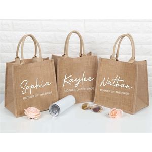 Burlap Tote s Regalo personalizzato per damigella d'onore Nome personalizzato Addio al nubilato Spiaggia Borsa di iuta Bomboniere per la madre della sposa 220707