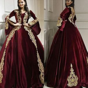 Enterrer robe de bal gothique Veet à manches longues dentelle dorée appliquée col en V classique arabe célébrité personnalisable robes de soirée formelles