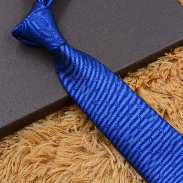 Business 2024 Designer Mens Cravates en soie Kinny Slim Narrow Polka Lettre en pointillé Jacquard Cravates tissées à la main dans de nombreux styles avec boîte