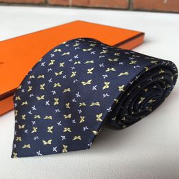 Business Designer Tie Mens Silk Coldie de haute qualité Cravatta Uomo Male Business Neckties Lettre Krawatte brodée avec Box Lux224C