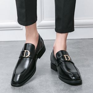 Zapatos de cuero de vestir de negocios Hombres Estilo británico Hebilla de metal de moda Zapatos de cuero de un pie